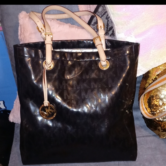 Michael Kors Signature